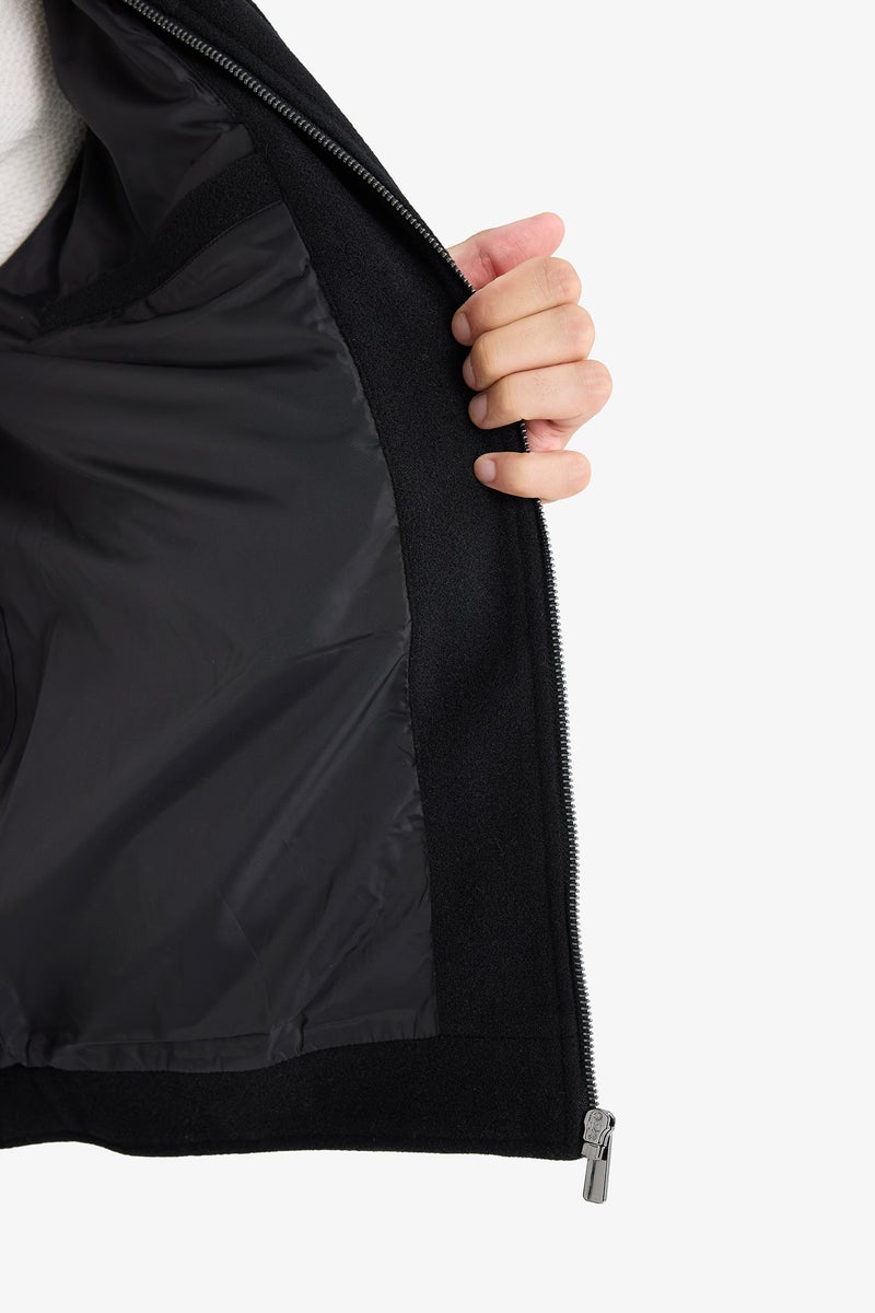 ديفاكتو جاكيت بامب سليم فيت بياقة بولو - Image 5